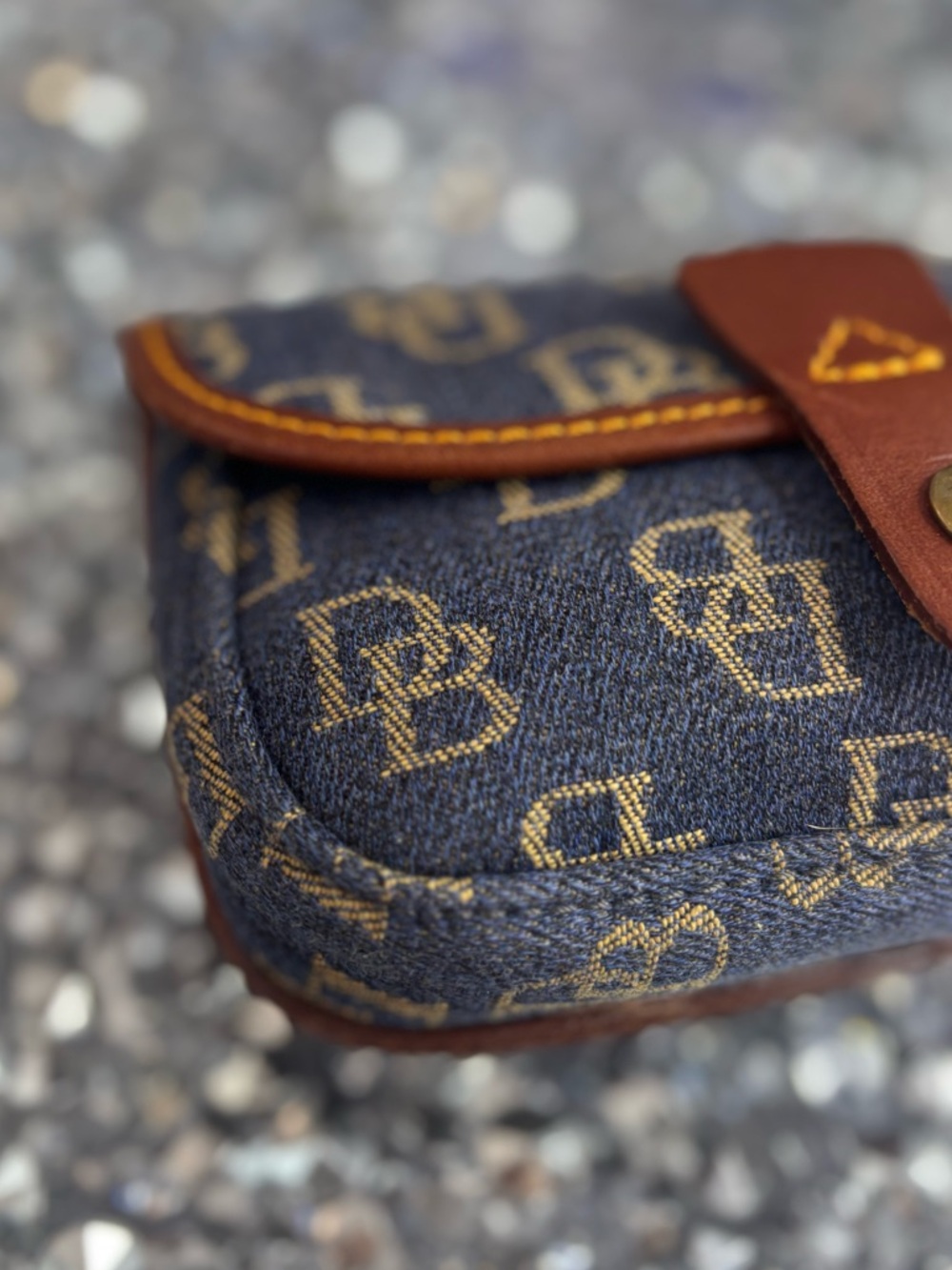 Dooney & Bourke vintage Y2K blue denim monogram wristlet EUC - Picture 10 of 13